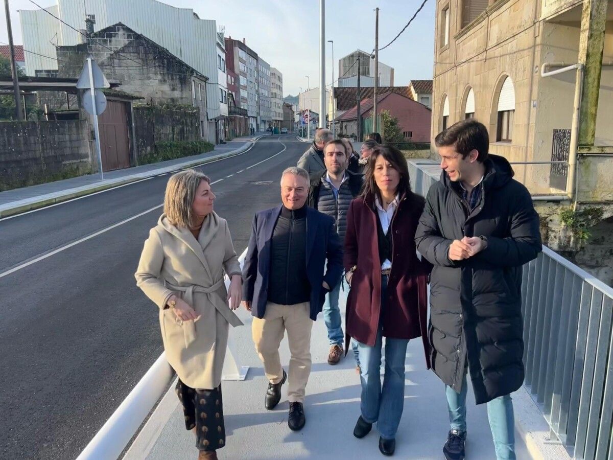 María Martínez visita las obras en la vieja carretera de Marín