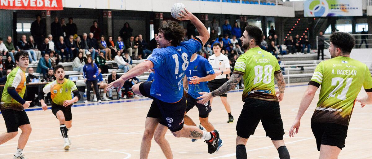 Partido entre Teucro y Bueu en el Pabellón Municipal