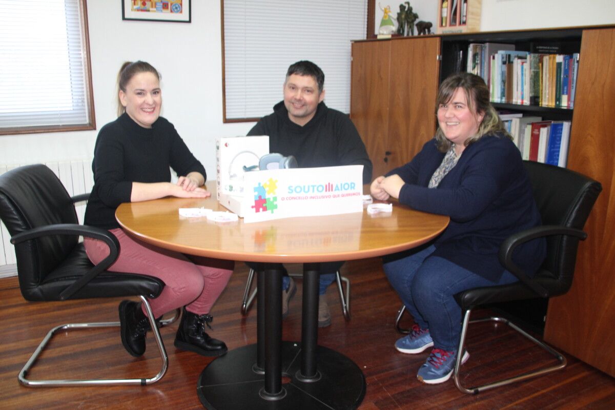 Presentación dos cascos anti-ruído para o Entruido de Soutomaior