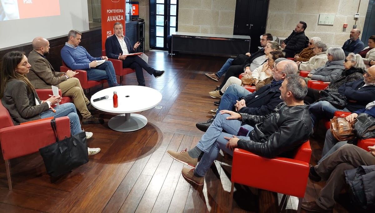 Debate sobre sanidade en Pontevedra co ex ministro José Miñones