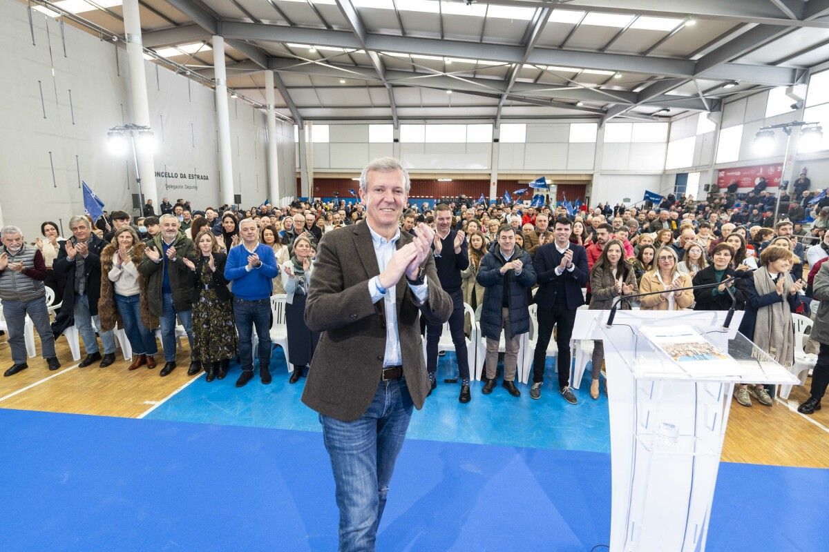 O candidato popular Alfonso Rueda no acto público ofrecido na Estrada