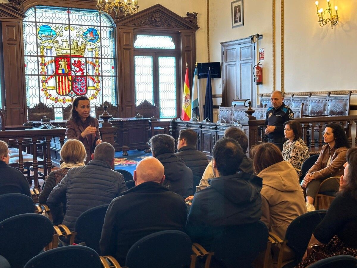 Reunión del gobierno local con representantes del Centro Comercial Abierto Estrela de Marín