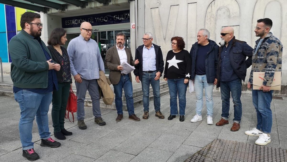 Luis Bará, na estación de tren de Guixar-Vigo