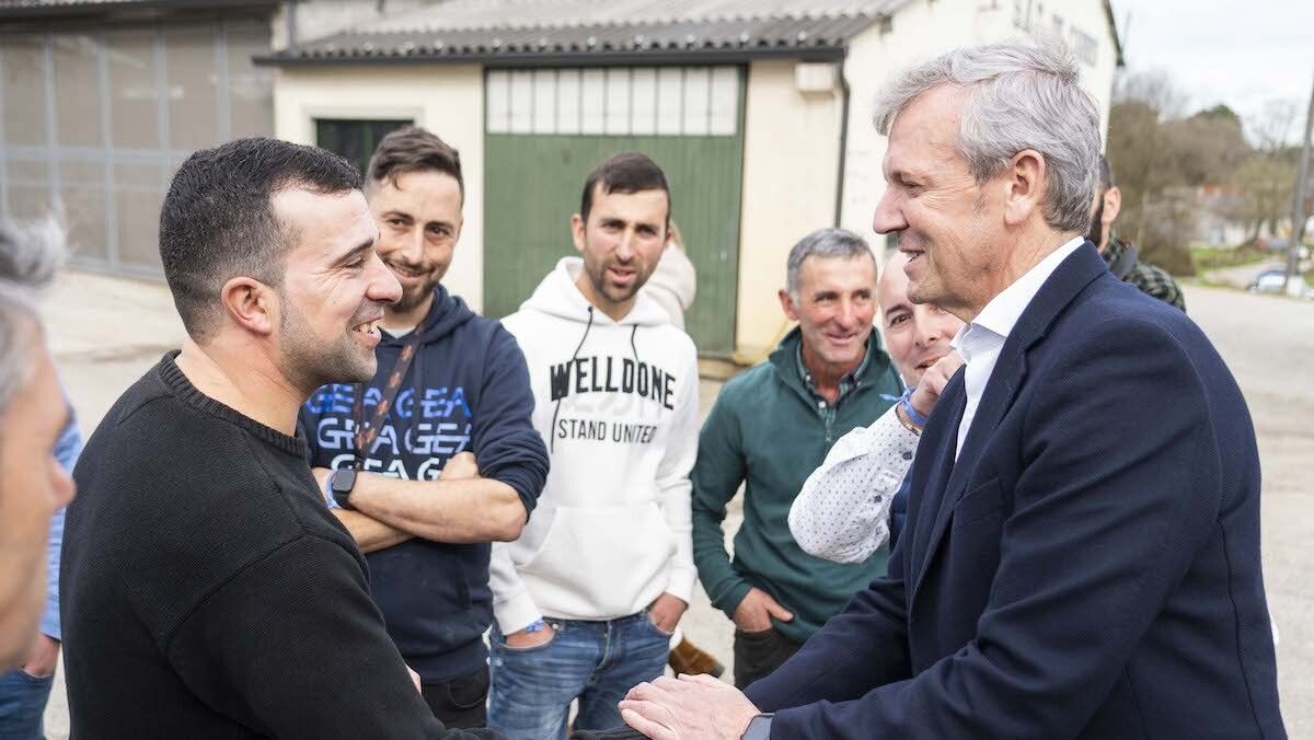 Alfonso Rueda visita unha explotación gandeira