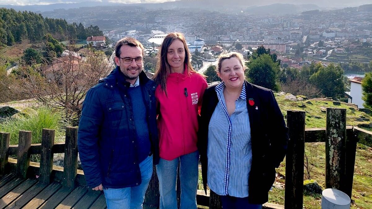 Manuel Castro, Paloma Castro e Yoya Blanco, no miradoiro da Caeira