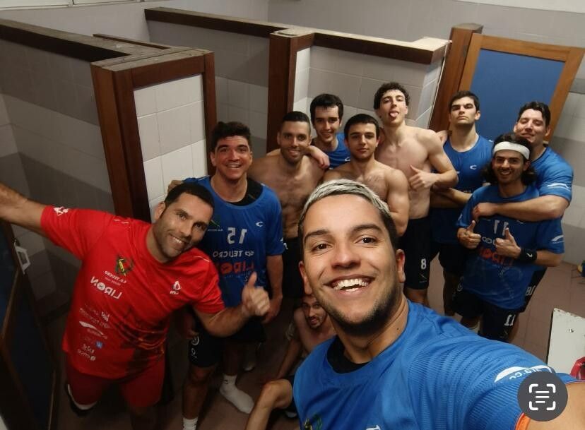 Los jugadores del Teucro celebran el triunfo ante el Tejina