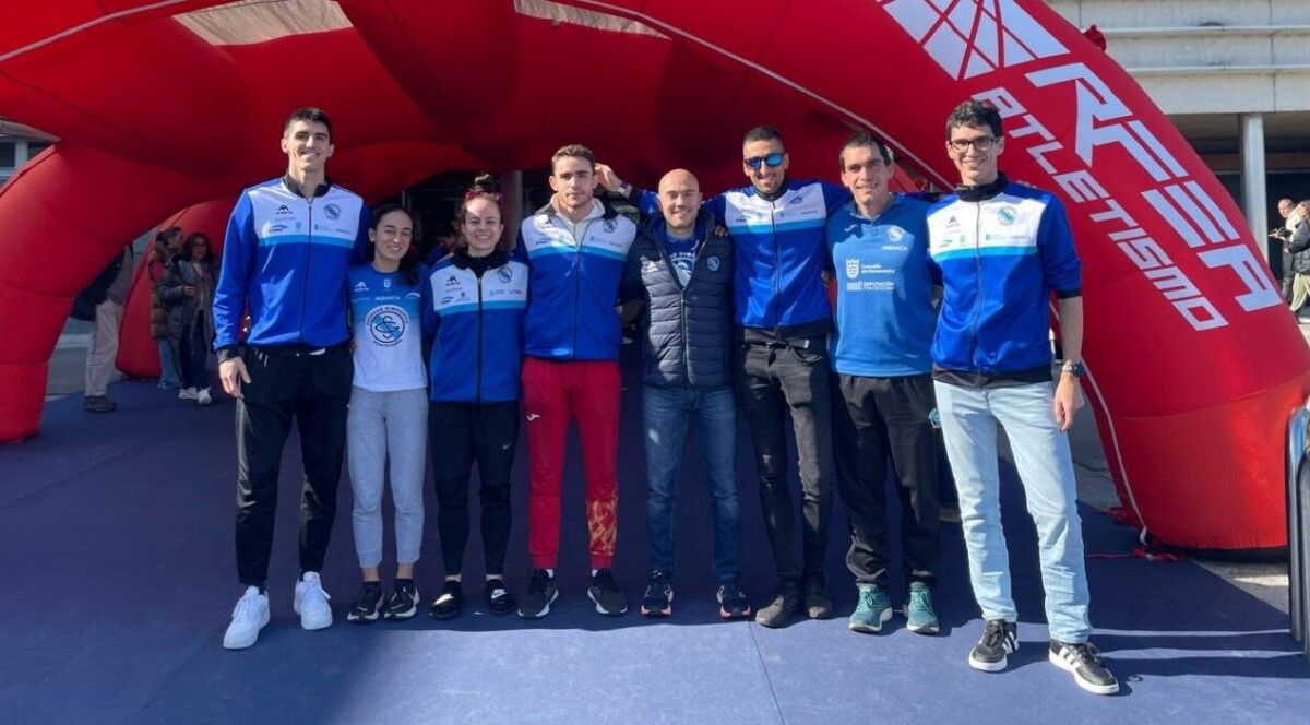 Deportistas de la Sociedad Gimnástica en el Campeonato de España en Pista Cubierta, en Ourense