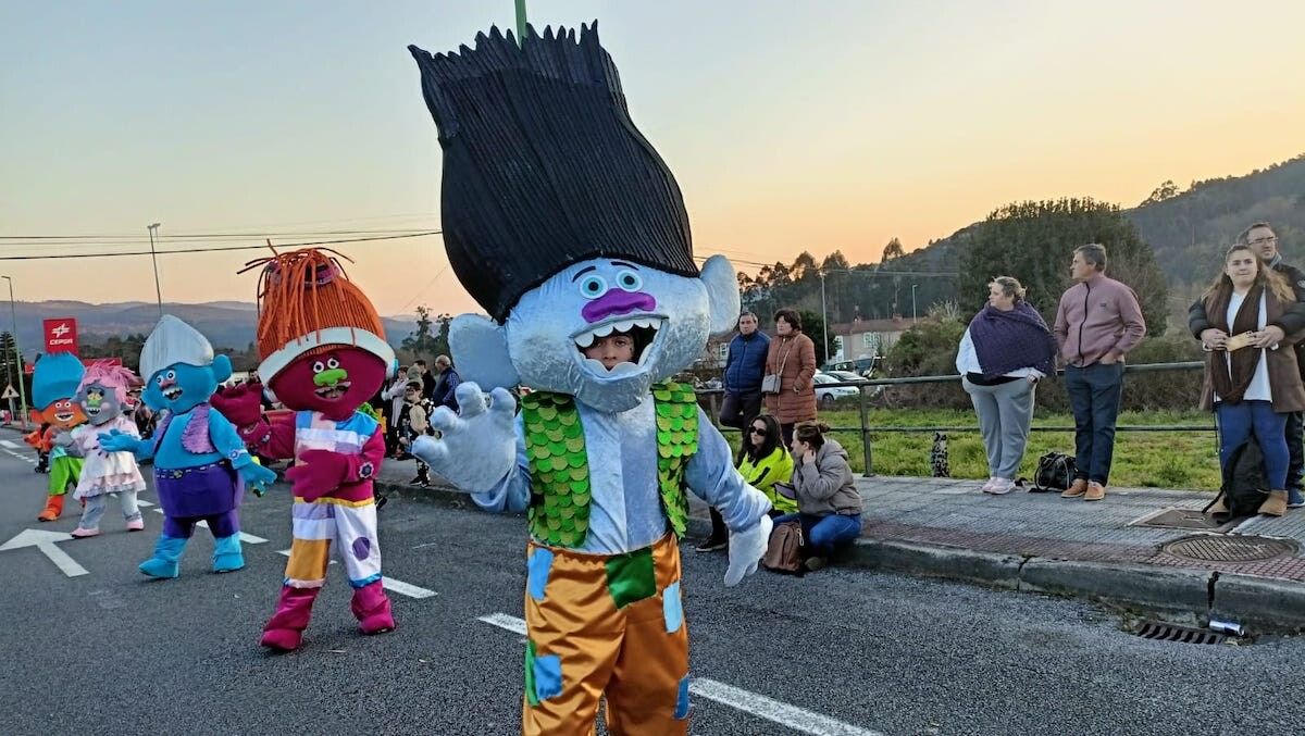 Participantes no desfile do Entroido de Campo Lameiro