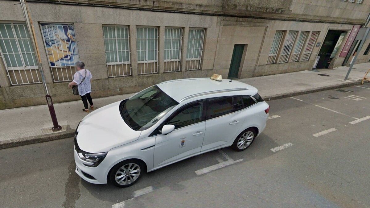 Parada de taxi en la calle Montero Ríos de Bueu