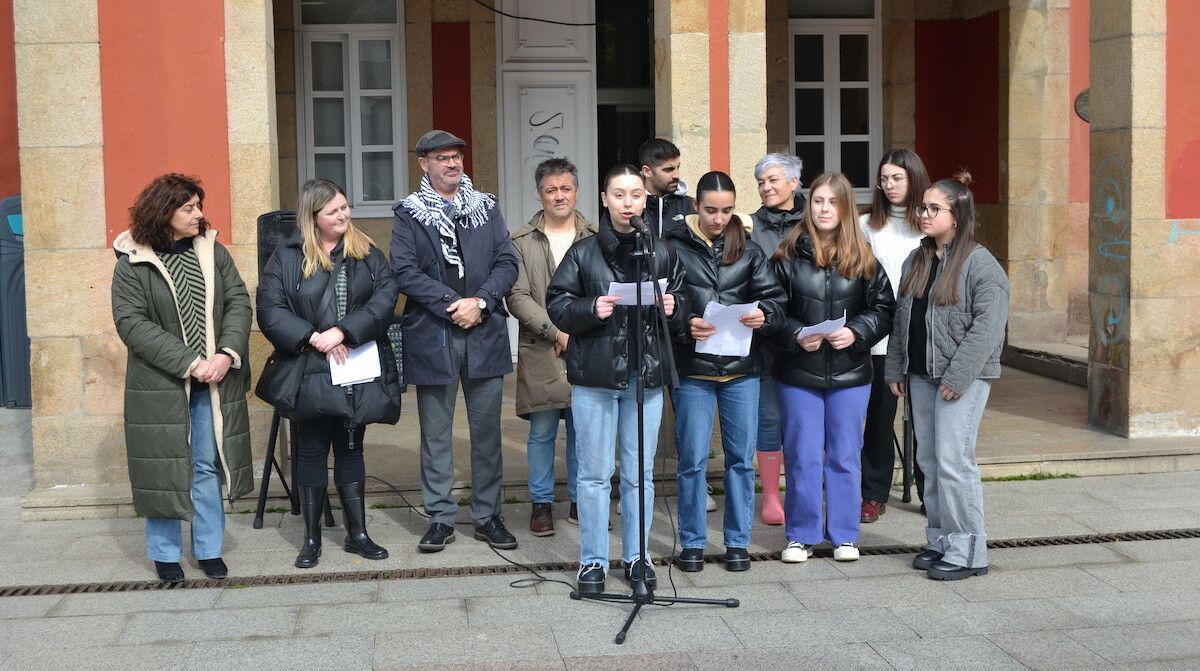 Lectura del manifiesto institucional del 8M en Bueu