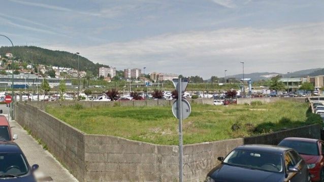 Parcela no número 30 da Avenida de Uruguai, fronte ao porto deportivo do Club Naval