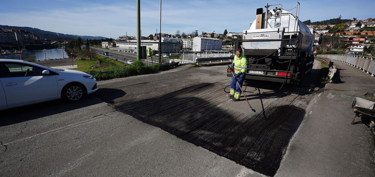 Obras para reparar el resalto de Domingo Fontán