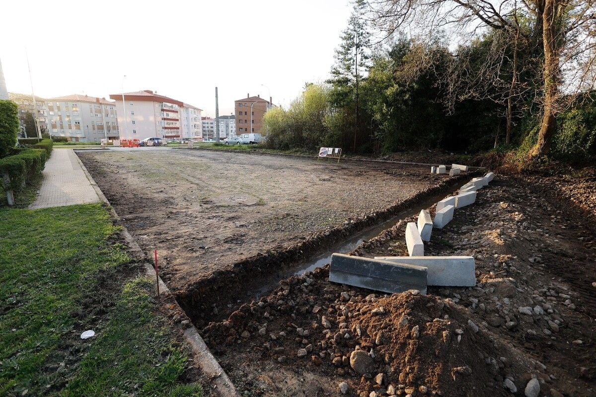 Obras en el estacionamiento de la calle Portugal