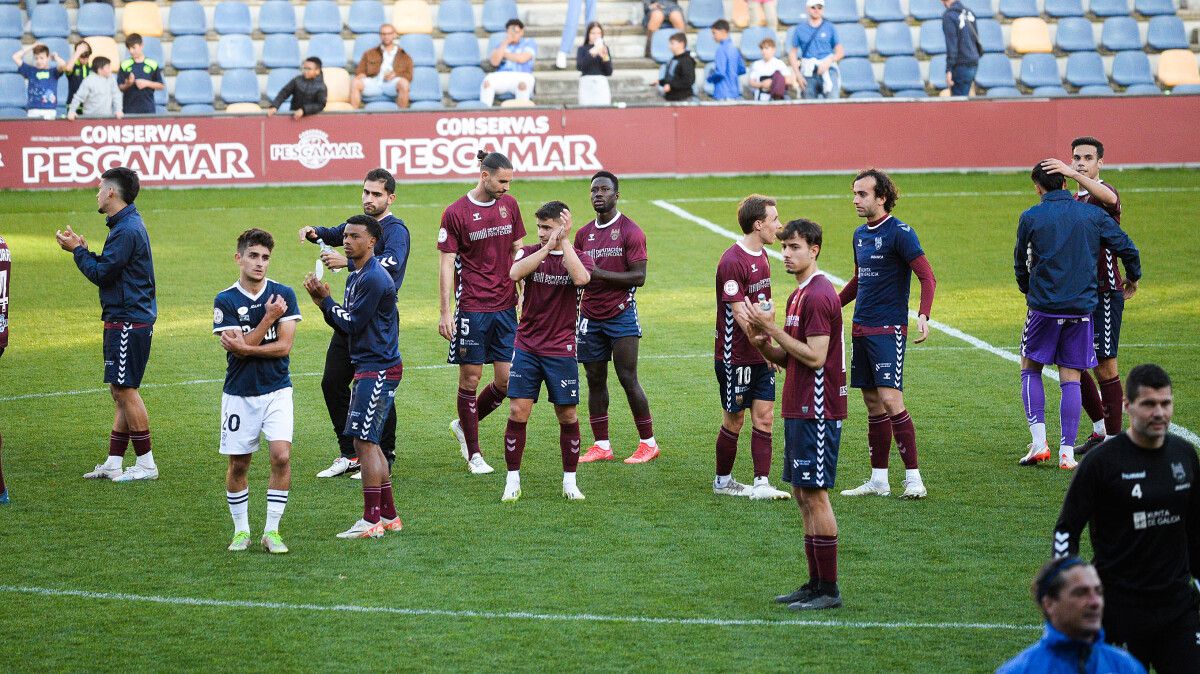 Partido de liga entre Pontevedra y Marino de Luanco en Pasarón