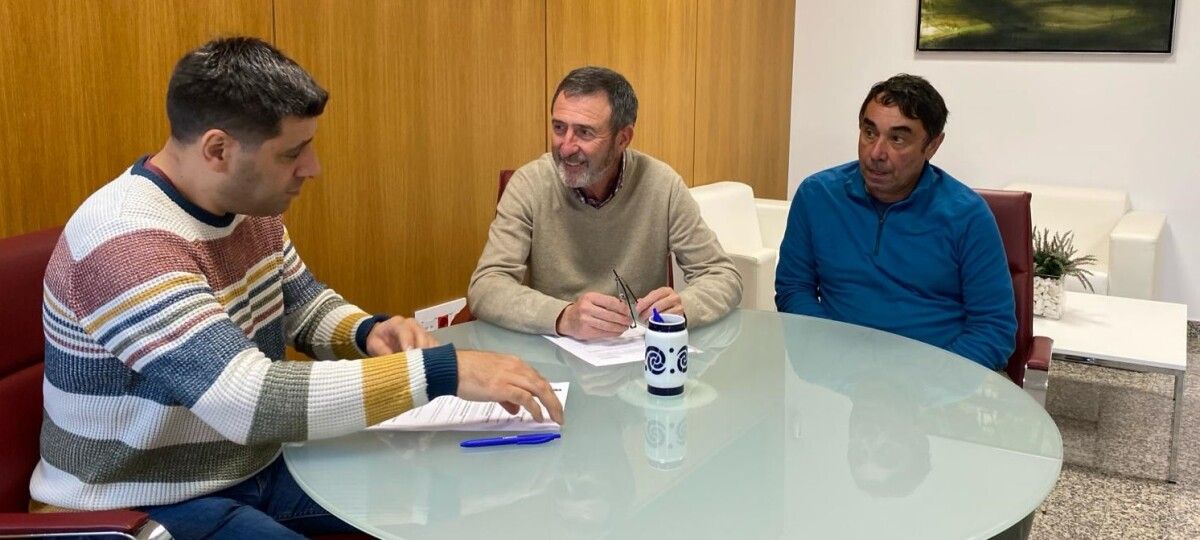 Firma del convenio de colaboración entre el Concello de Barro y la Fundación Juan XXIII