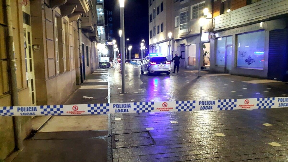 Corte de la calle Virxe do Camiño debido a los desprendimientos motivados por la borrasca Nelson