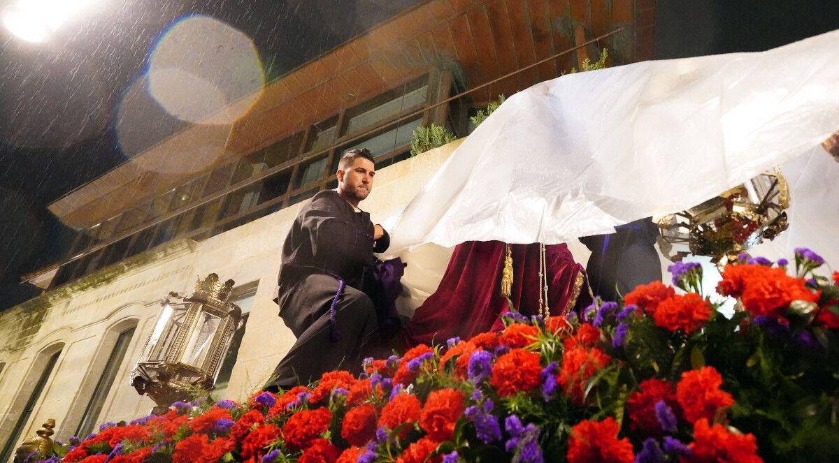 Lluvia durante la Procesión del Cristo de las Tres Caídas el Lunes Santo