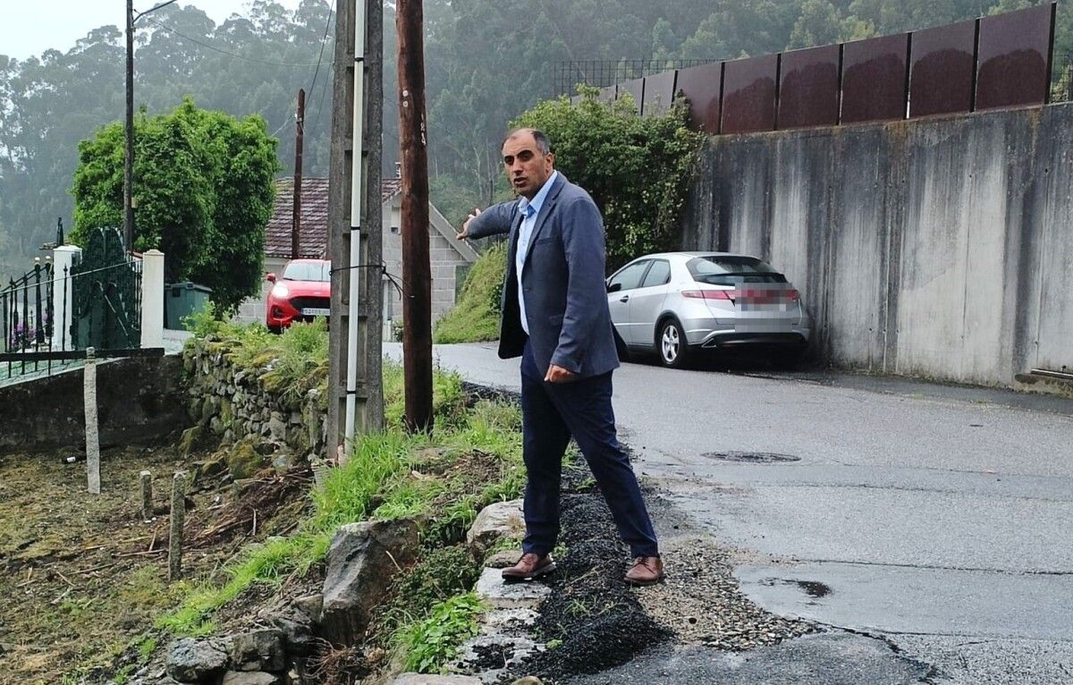 Ángel Moldes, en el Camiño do Souto, en Combarro