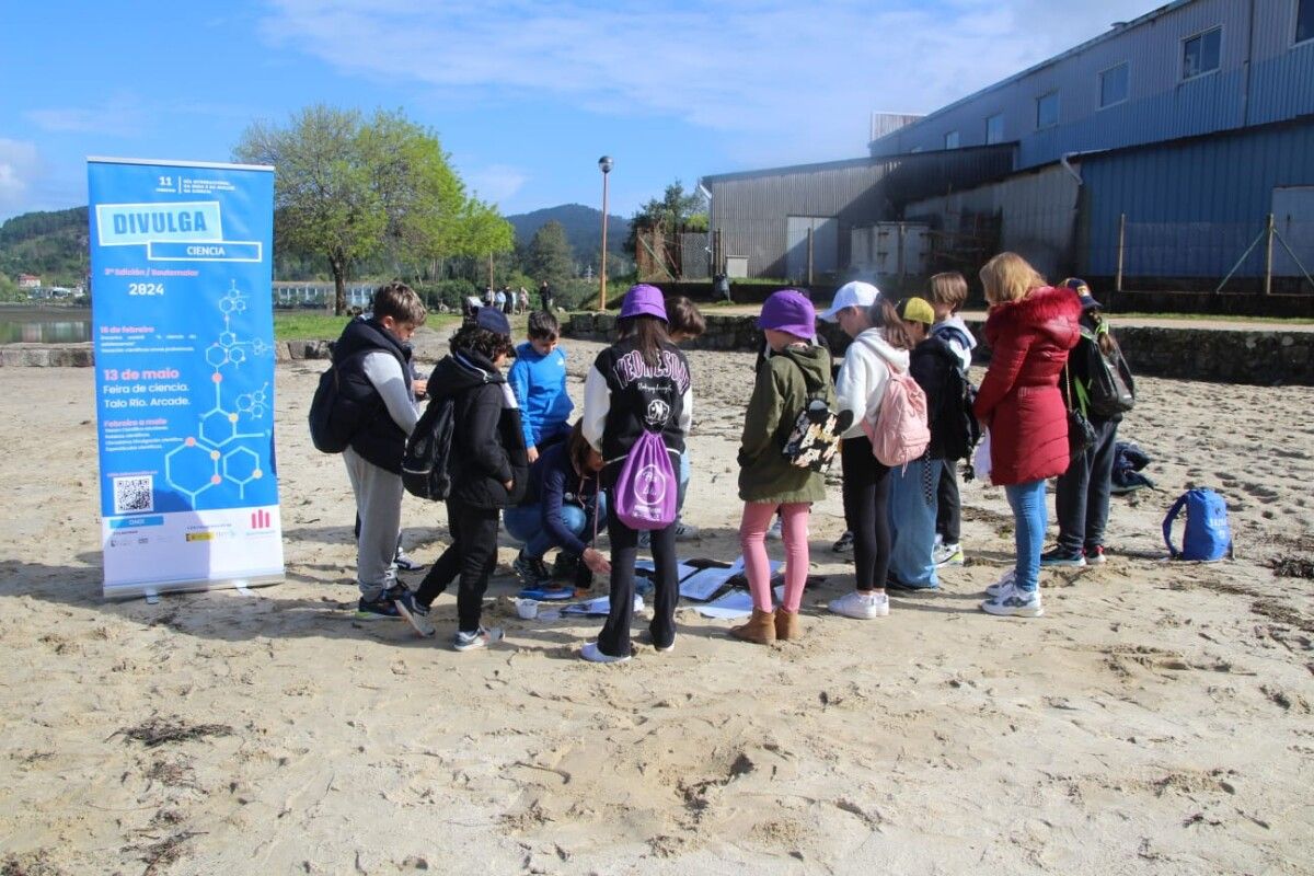 Alumnado del centro Padín Truiteiro en una actividad de Divulgaciencia