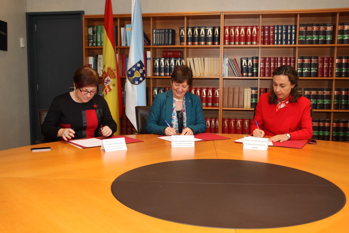 Rocío Mosquera y María Ramallo firmando el convenio para obras complementarias del centro de salud