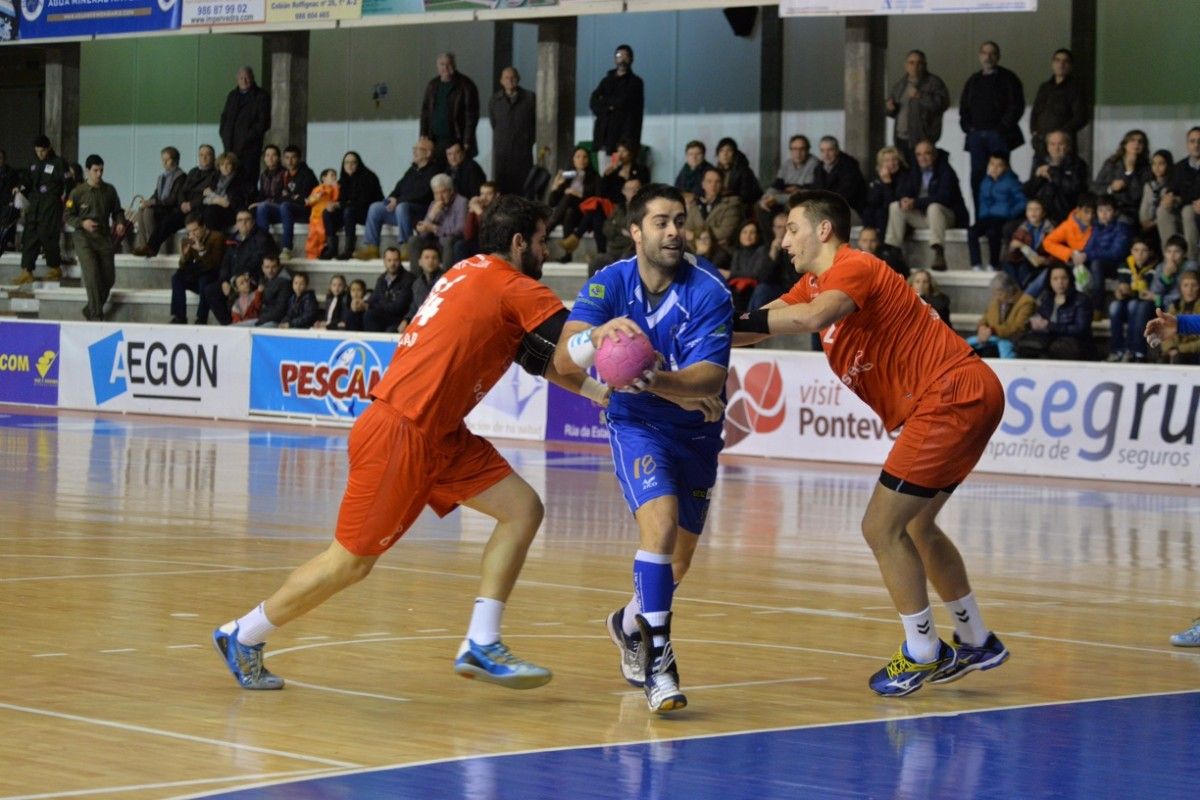 Partido entre Teucro y BM Torrelavega en el Municipal