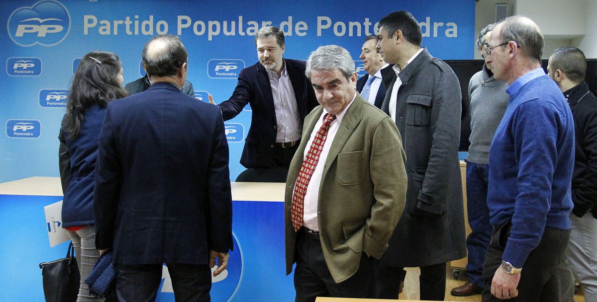 Reunión entre el PP de Pontevedra y la Plataforma de apoyo a la industria de la comarca