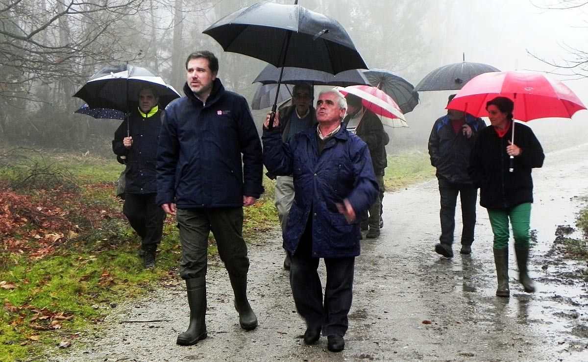 Jacobo Moreira visita los terrenos de la futura planta de compost en A Canicouva