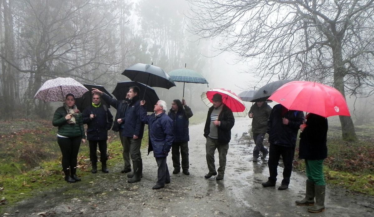 Jacobo Moreira visita los terrenos de la futura planta de compost en A Canicouva