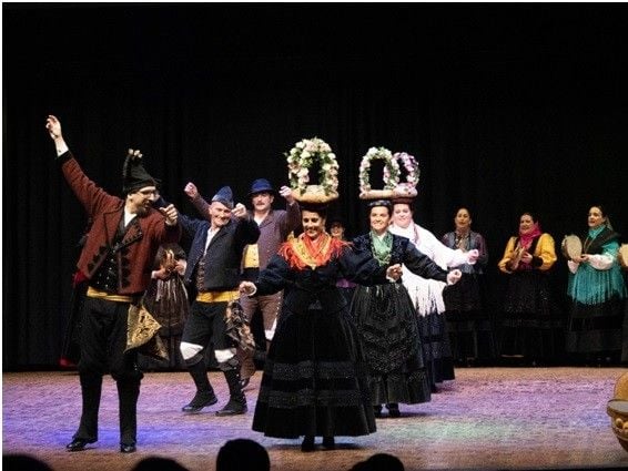 Actuación de la Agrupación Folklórica Celme en el Teatro Principal