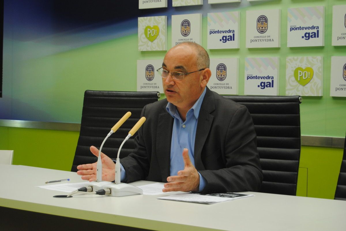 Agustín Fernández, en rueda de prensa en el Concello de Pontevedra