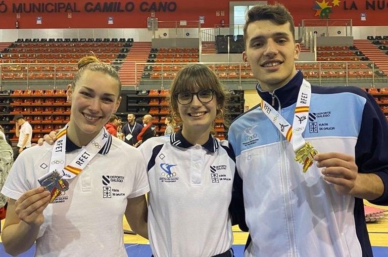 Arlet Ortiz, Yadira Rodríguez y Sergio Troitiño, taekwondistas del Mat's de Marín