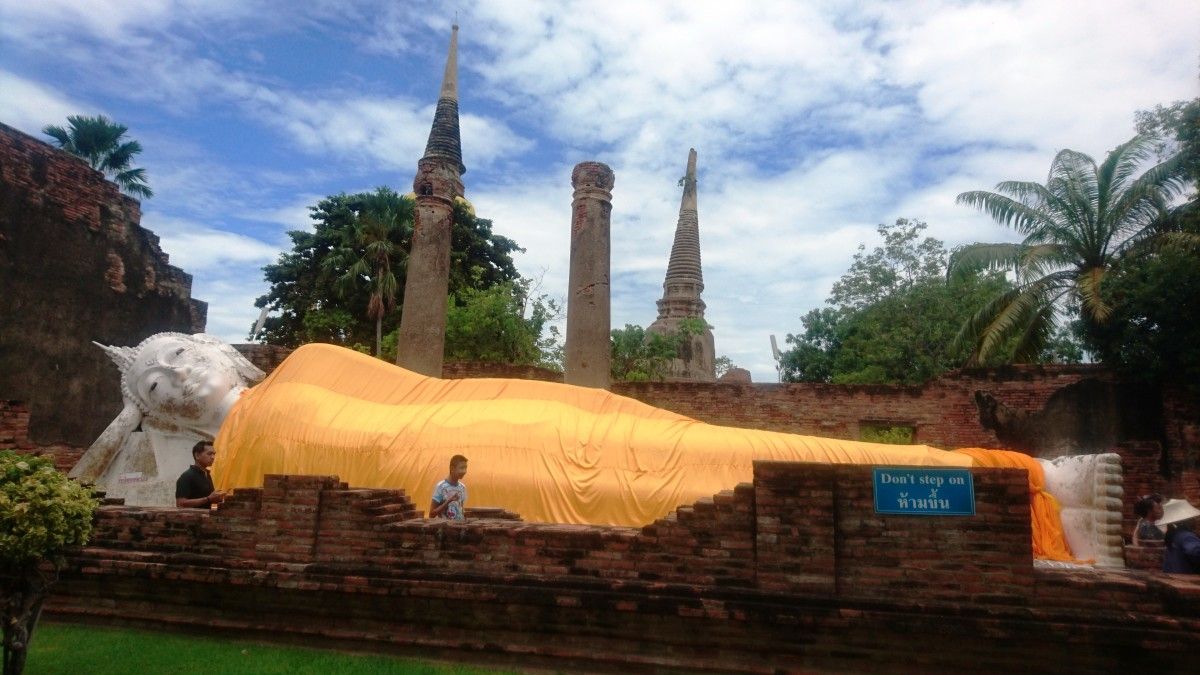 Buda deitado de Wat Lokayasutharam