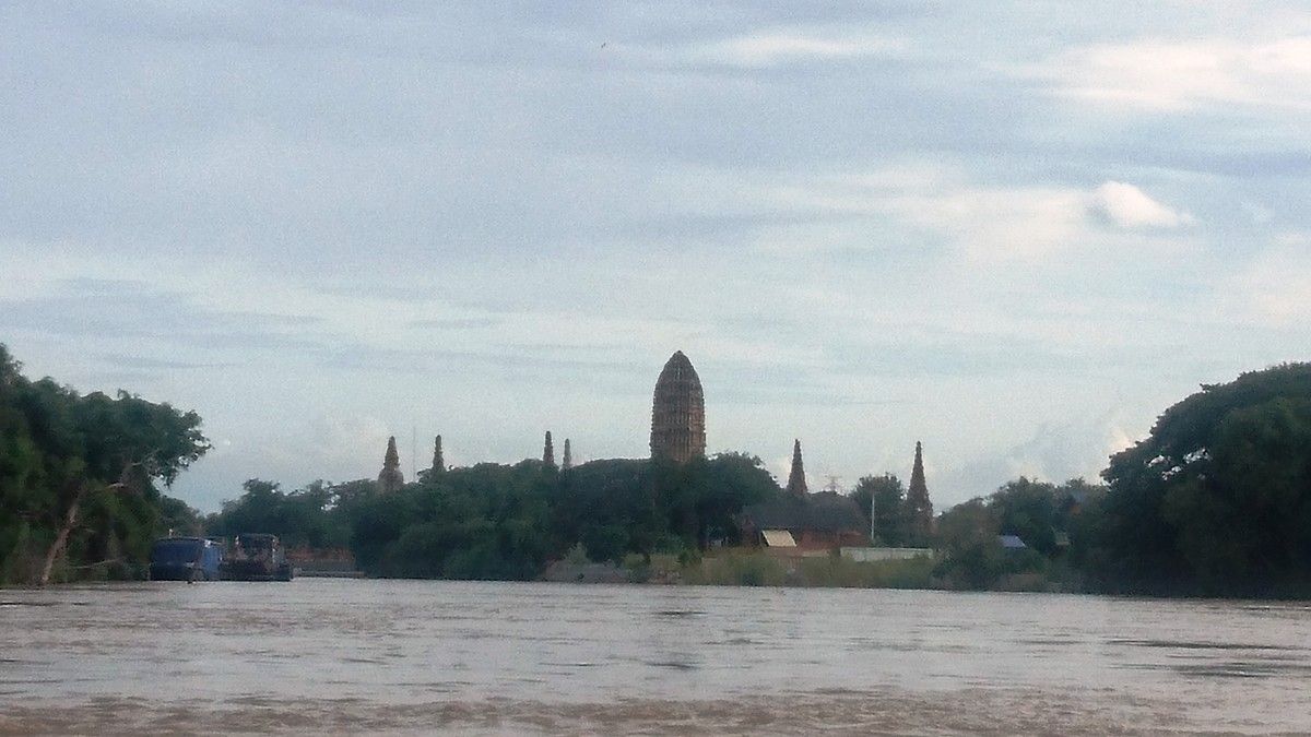 Wat Chai Watanaram dende o río Chao Phraya