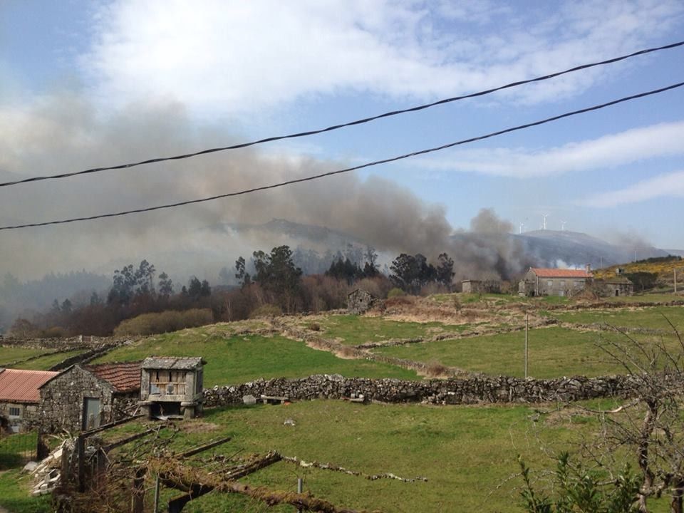 Incendio forestal en A Lama (archivo)