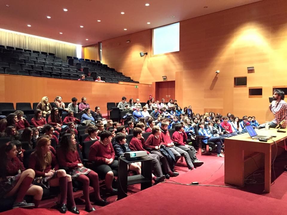 Encontro de Manel Loureiro con escolares no Salón do Libro