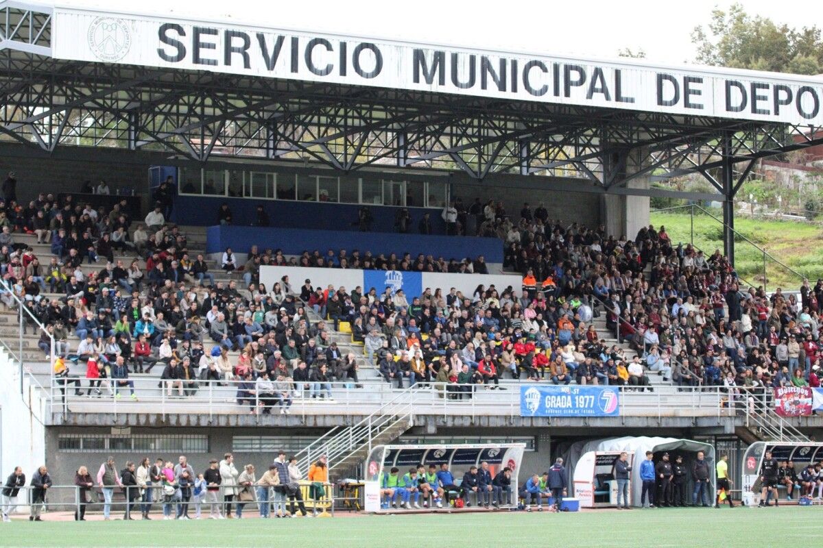 Partido entre Ourense CF e Pontevedra en Oira