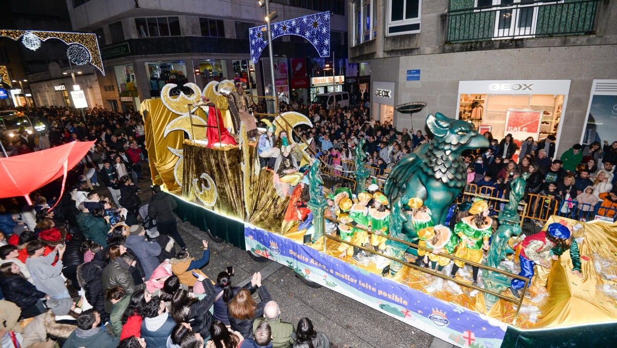 A Cabalgata de Reis percorre as rúas de Pontevedra