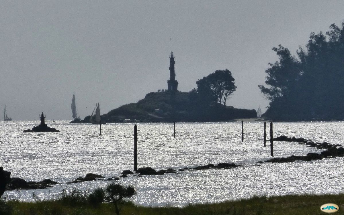 Faro da Illa de Tambo na ría de Pontevedra