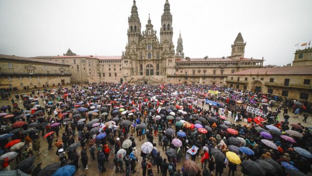 Manifestación 'En defensa do mar' á súa cegada á praza do Obradorio 