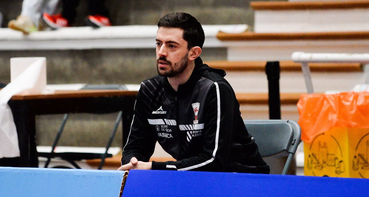 Jesús Pereiro, en la jornada de División de Honor entre Bádminton Ravachol e IES La Orden 