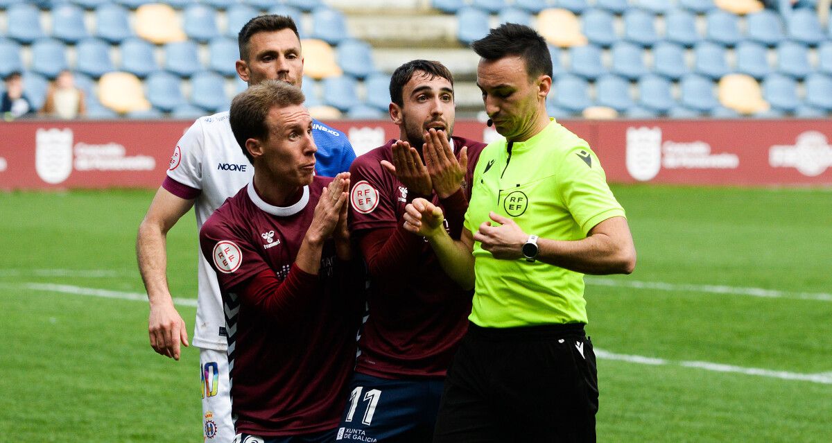 Partido de liga entre Pontevedra e Real Avilés en Pasarón