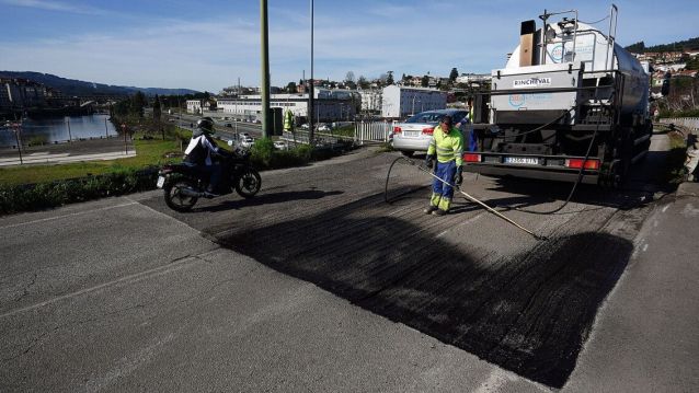 Obras para reparar el resalto de Domingo Fontán