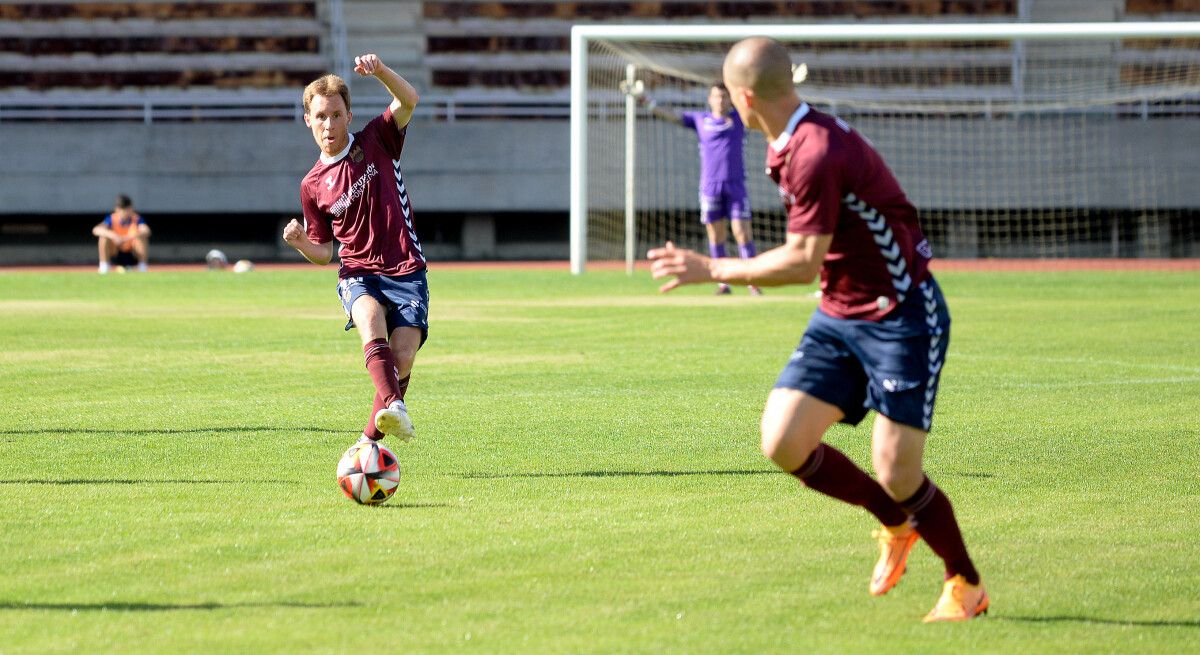 Partido de liga entre Compostela e Pontevedra no Vero Boquete