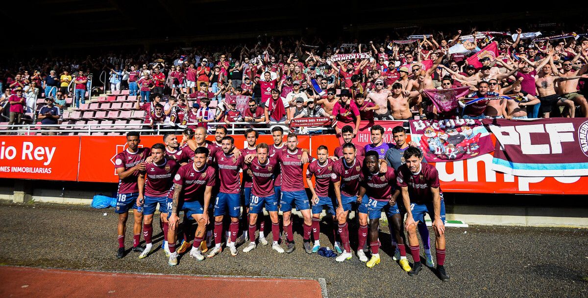 Afición del Pontevedra en el Vero Boquete