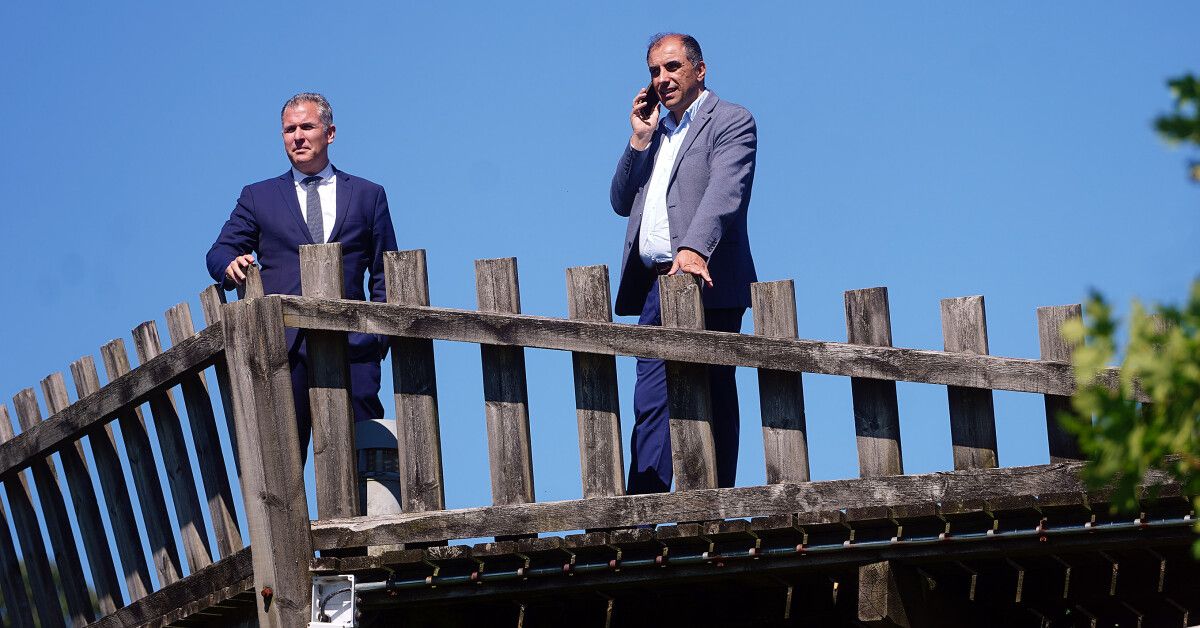 Rafa Domínguez y Ángel Moldes, en el Mirador de A Caeira