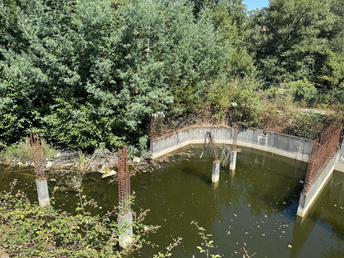 Estructura abandonada del Balneario de Ponte Caldelas