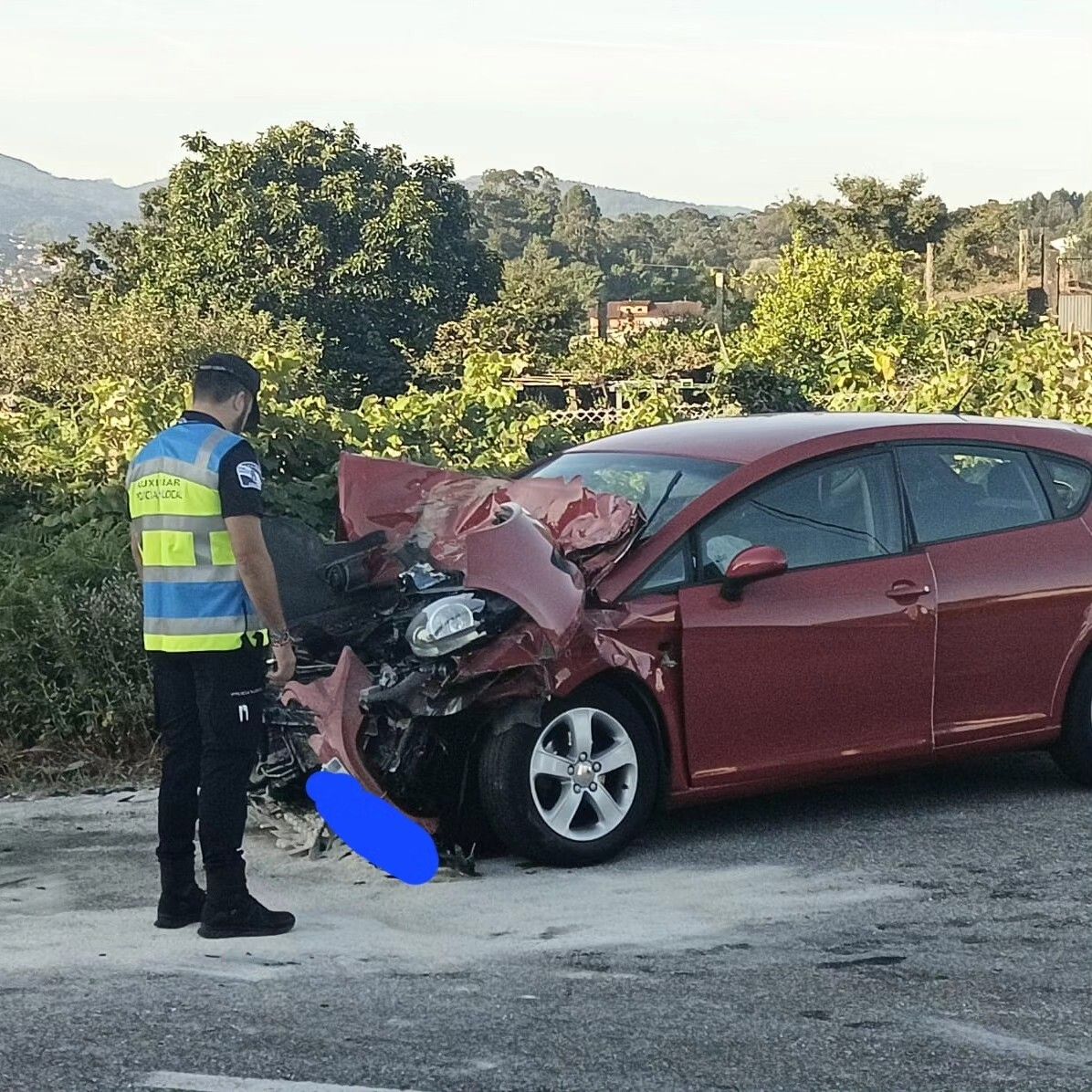 Colisión entre unha moto, un vehículo e un autobús en Poio