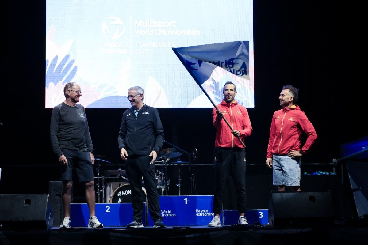 Pontevedra recibe en Townsville a bandeira que lle acredita como organizador do Mundial Multideporte de 2025