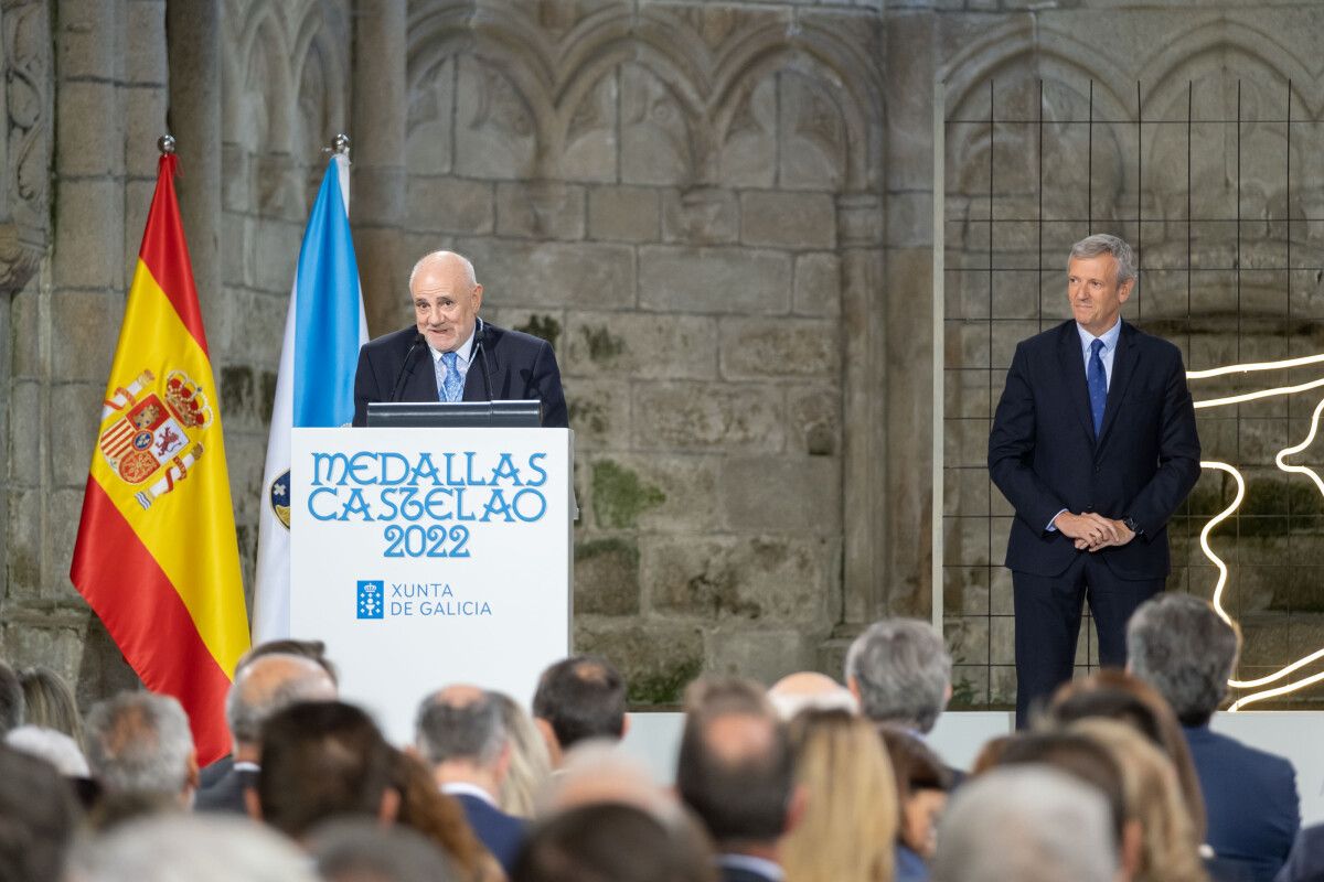 Javier Sánchez de Dios con Alfonso Rueda na recepción da Medalla Castelao