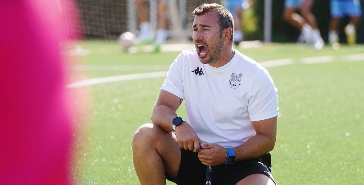 Yago Iglesias, durante un entrenamiento del Pontevedra en A Xunqueira